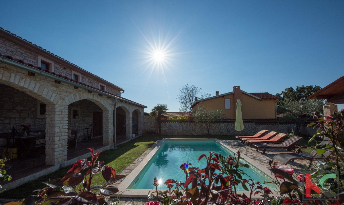 ISTRA, SVETVINČENAT, CASA IN PIETRA CON PISCINA RISCALDATA SU TERRENO DI 1200 M2, #VENDITA