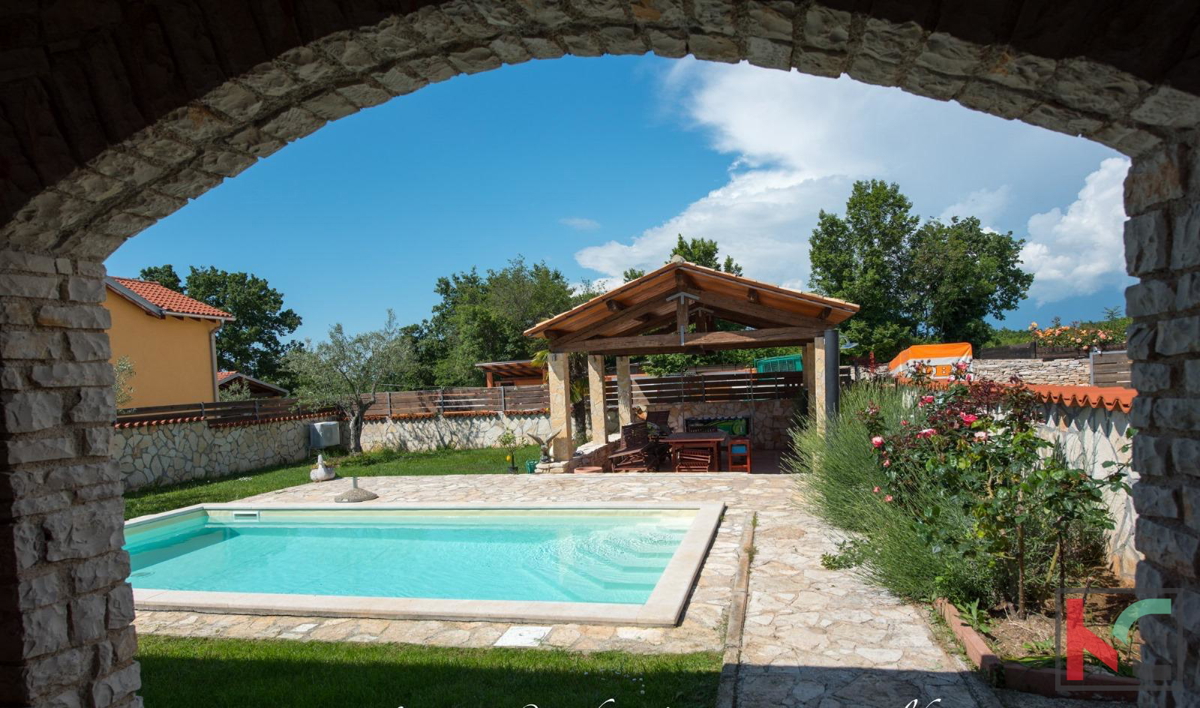 ISTRA, SVETVINČENAT, CASA IN PIETRA CON PISCINA RISCALDATA SU TERRENO DI 1200 M2, #VENDITA