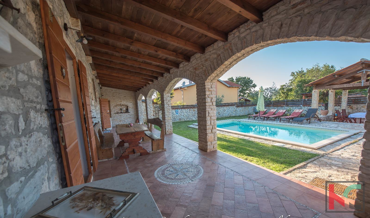 ISTRA, SVETVINČENAT, CASA IN PIETRA CON PISCINA RISCALDATA SU TERRENO DI 1200 M2, #VENDITA
