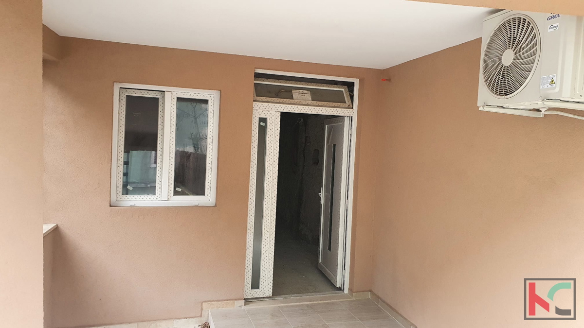 Pazin, una bella casa nel centro della città di 118m2, con piscina coperta e wellness, #vendita