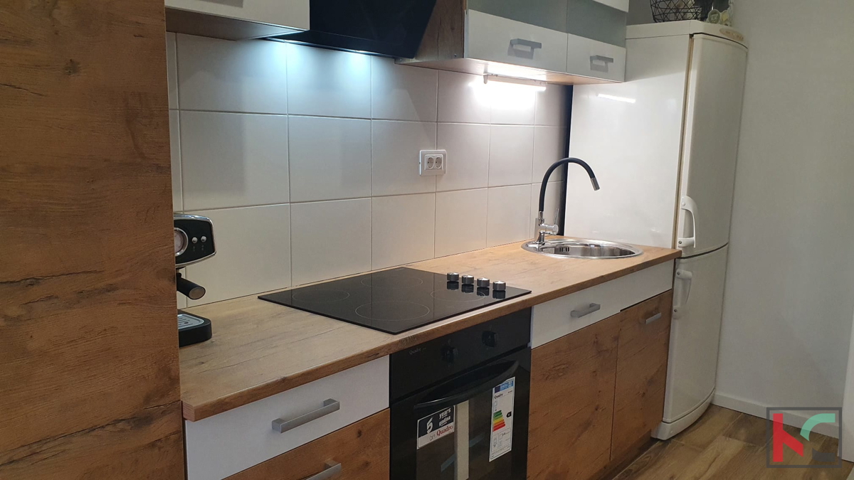 Pazin, una bella casa nel centro della città di 118m2, con piscina coperta e wellness, #vendita