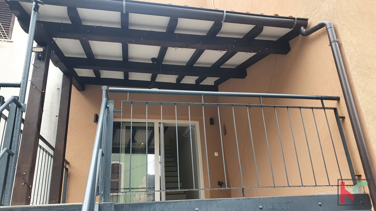 Pazin, una bella casa nel centro della città di 118m2, con piscina coperta e wellness, #vendita