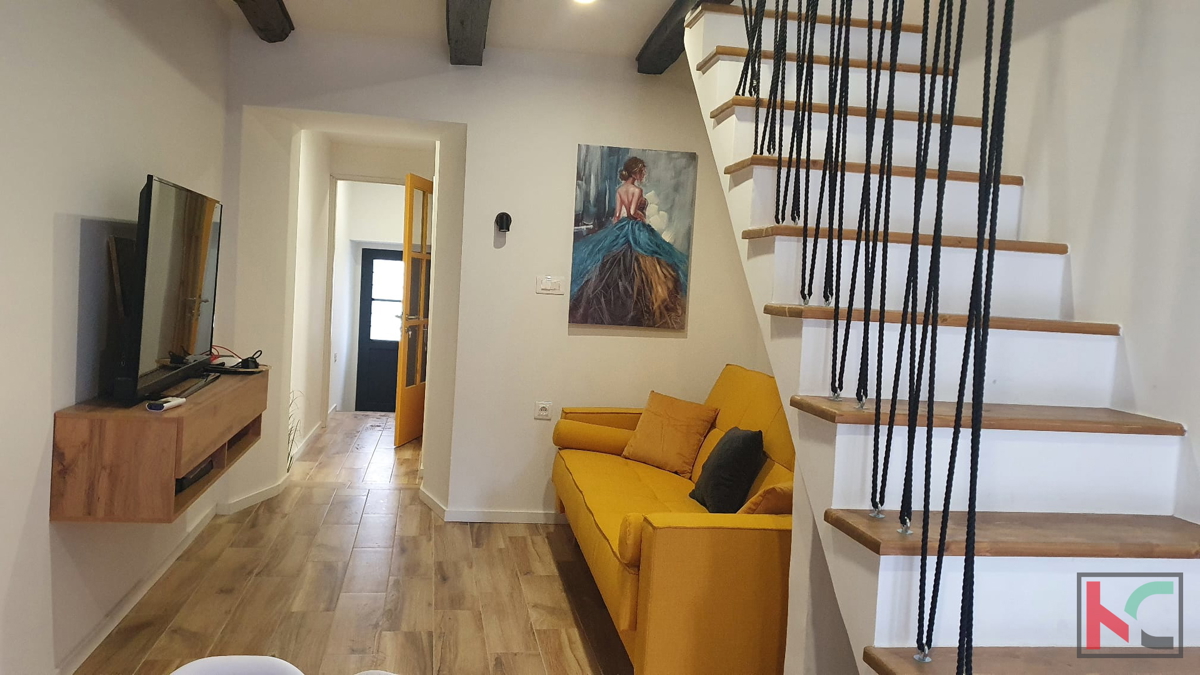 Pazin, una bella casa nel centro della città di 118m2, con piscina coperta e wellness, #vendita