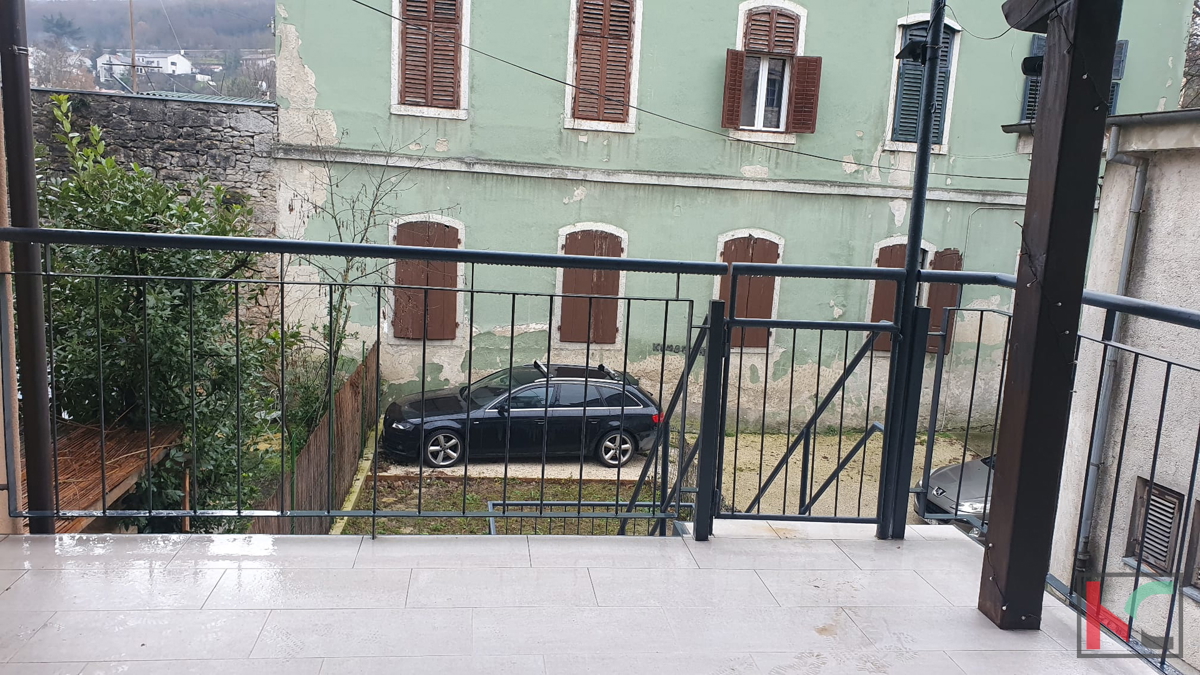 Pazin, una bella casa nel centro della città di 118m2, con piscina coperta e wellness, #vendita