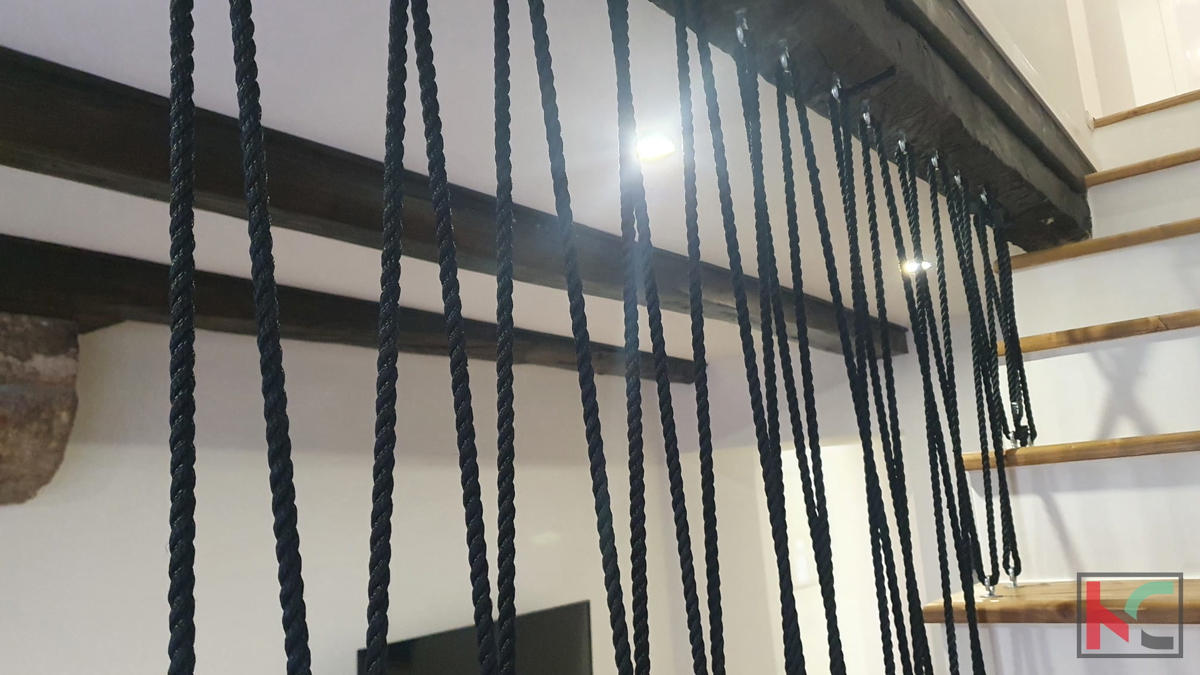 Pazin, una bella casa nel centro della città di 118m2, con piscina coperta e wellness, #vendita