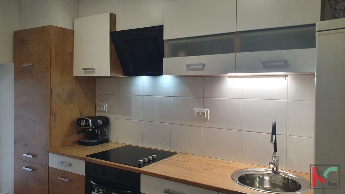 Pazin, una bella casa nel centro della città di 118m2, con piscina coperta e wellness, #vendita