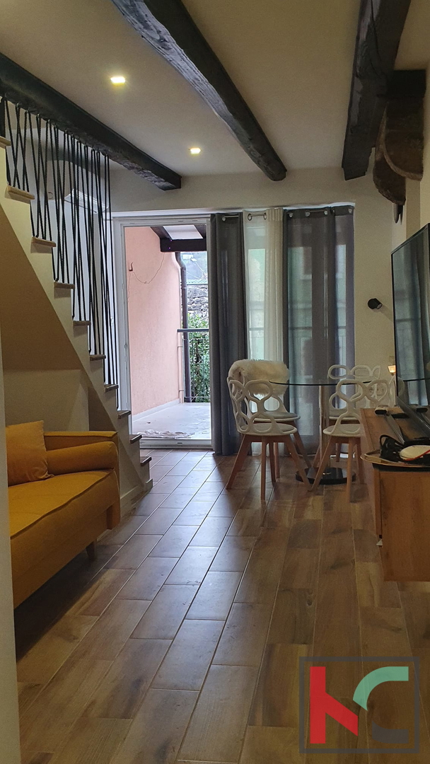 Pazin, una bella casa nel centro della città di 118m2, con piscina coperta e wellness, #vendita