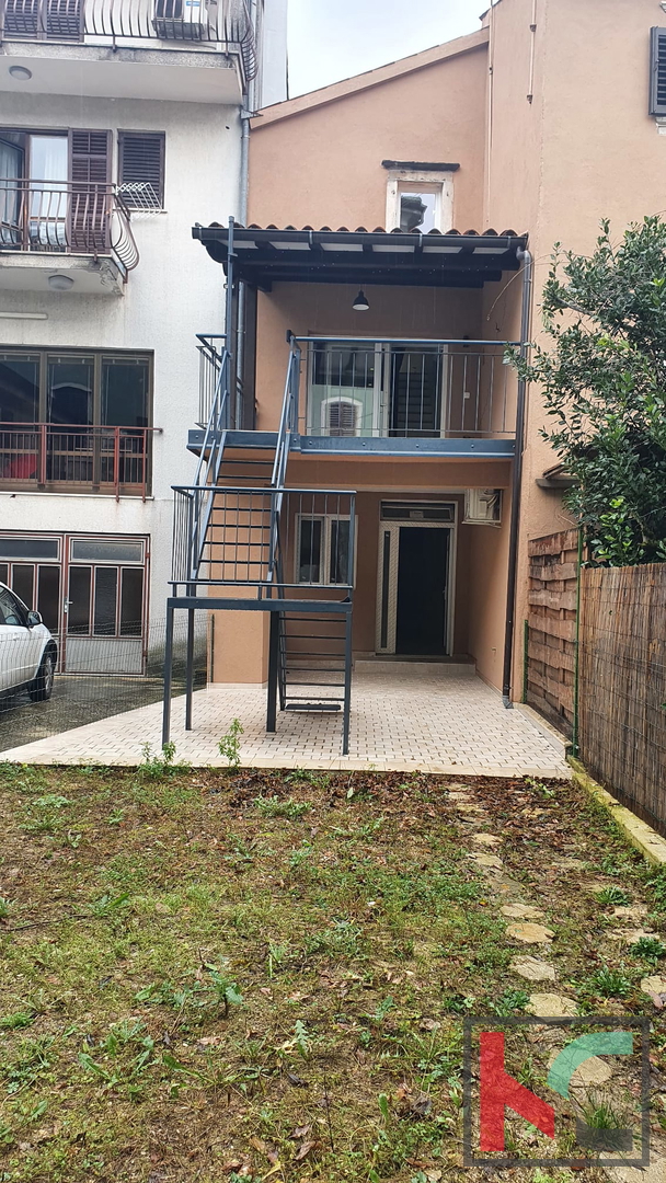 Pazin, una bella casa nel centro della città di 118m2, con piscina coperta e wellness, #vendita