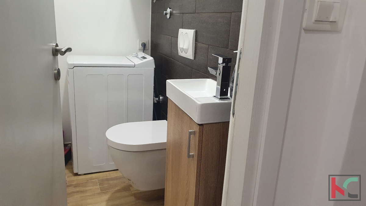 Pazin, una bella casa nel centro della città di 118m2, con piscina coperta e wellness, #vendita