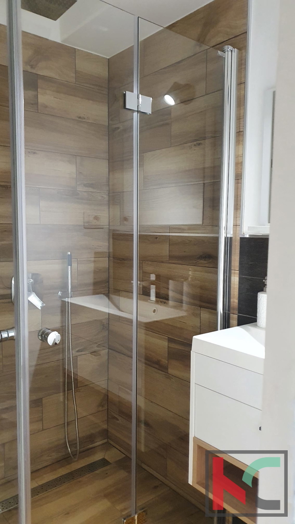 Pazin, una bella casa nel centro della città di 118m2, con piscina coperta e wellness, #vendita