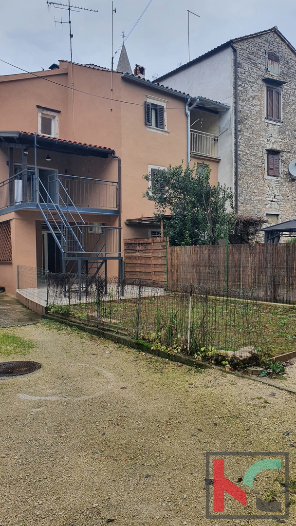 Pazin, una bella casa nel centro della città di 118m2, con piscina coperta e wellness, #vendita