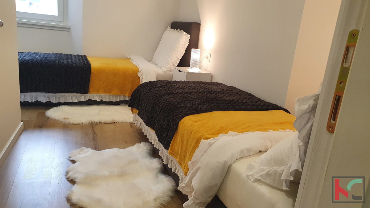 Pazin, una bella casa nel centro della città di 118m2, con piscina coperta e wellness, #vendita