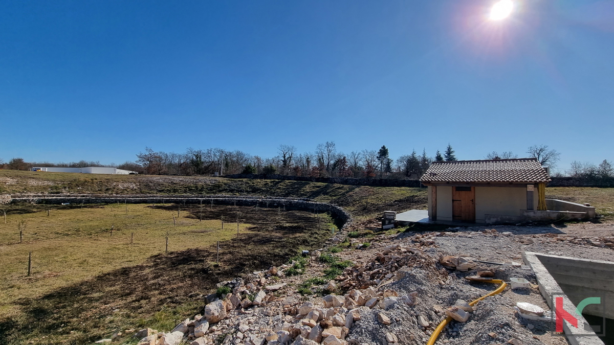 Istria, Svetvinčenat, casa 237m2 in un nuovo edificio con piscina in una posizione tranquilla