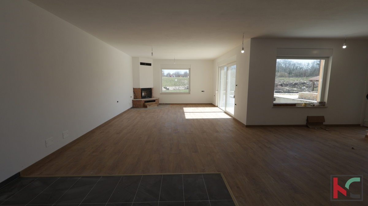 Istria, Svetvinčenat, casa 237m2 in un nuovo edificio con piscina in una posizione tranquilla