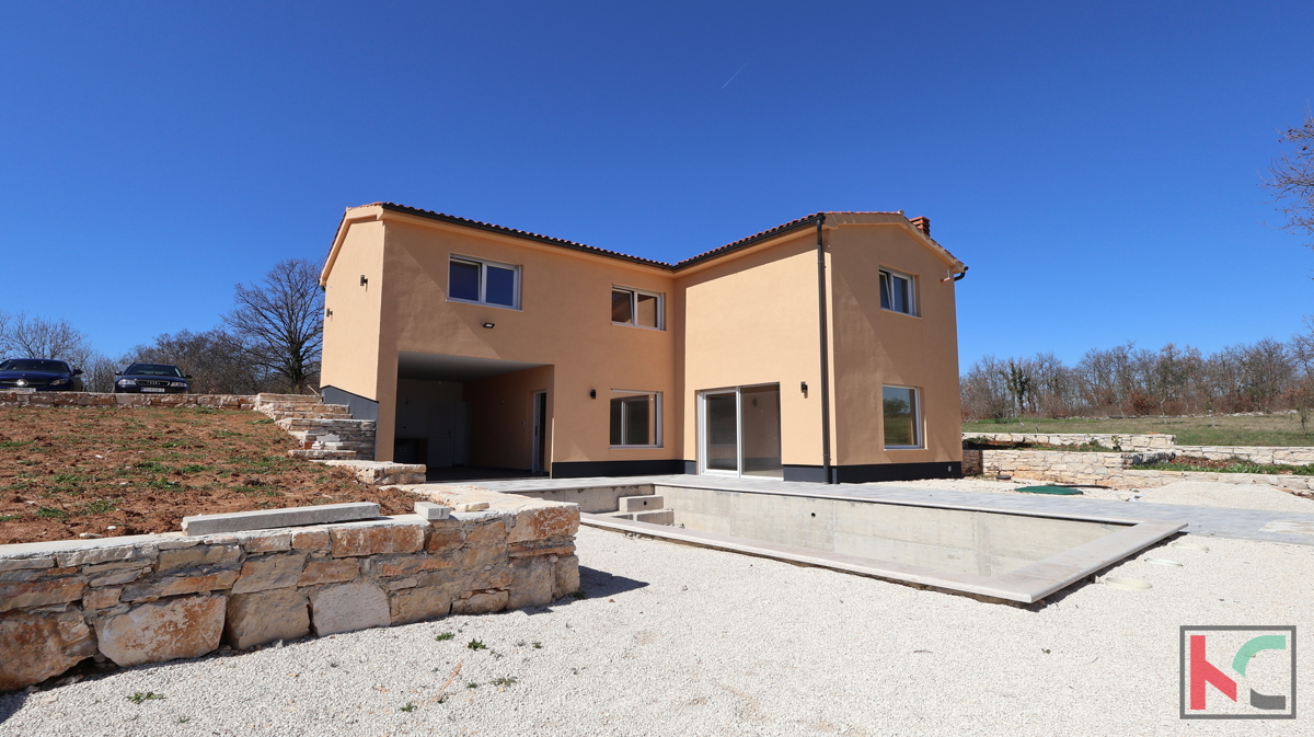Istria, Svetvinčenat, casa 237m2 in un nuovo edificio con piscina in una posizione tranquilla