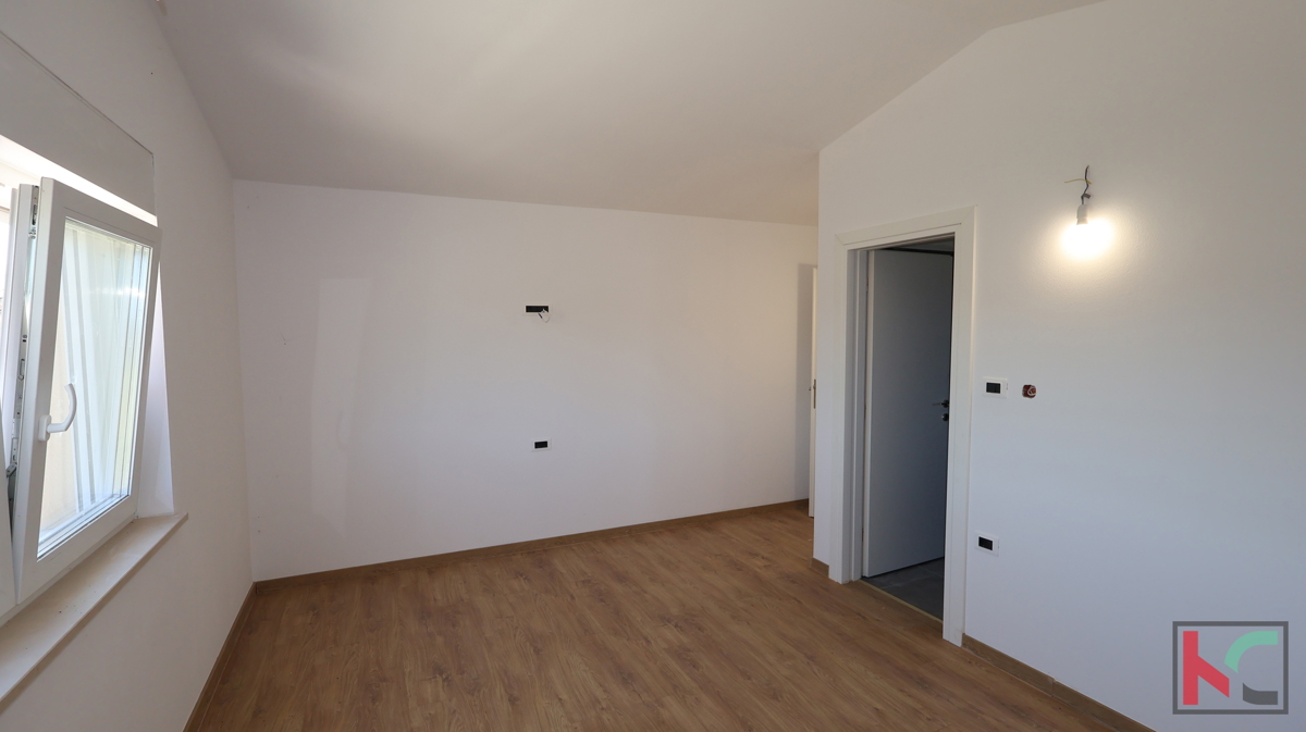 Istria, Svetvinčenat, casa 237m2 in un nuovo edificio con piscina in una posizione tranquilla