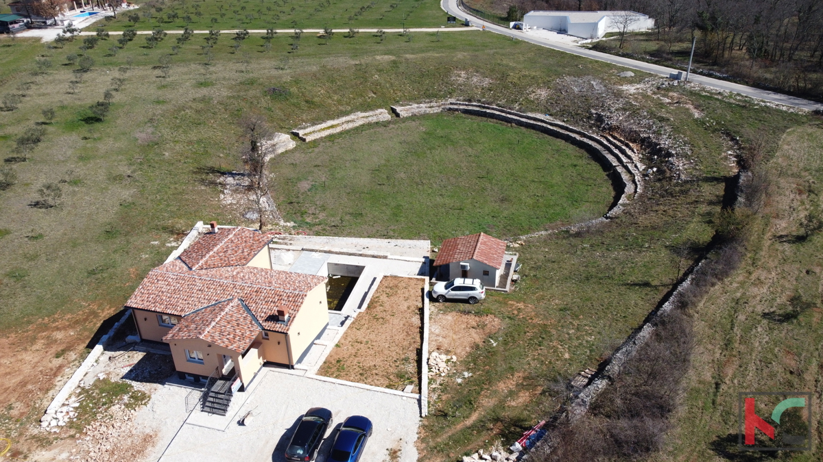 Istria, Svetvinčenat, casa 237m2 in un nuovo edificio con piscina in una posizione tranquilla