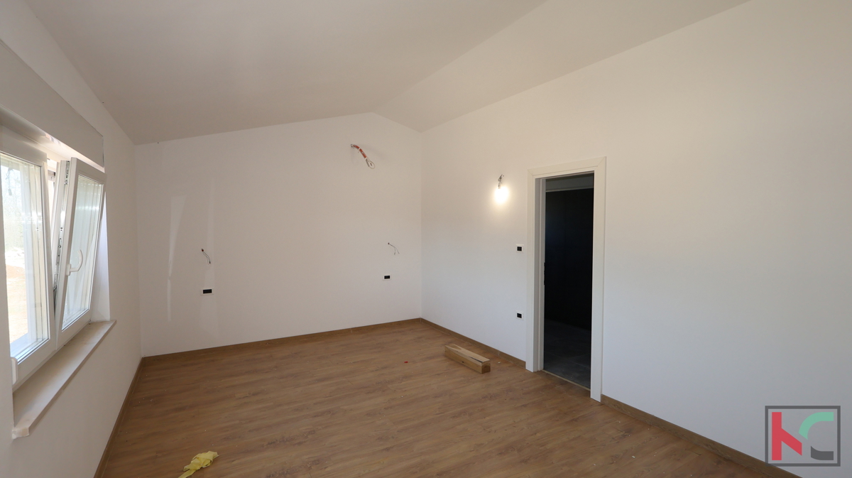 Istria, Svetvinčenat, casa 237m2 in un nuovo edificio con piscina in una posizione tranquilla