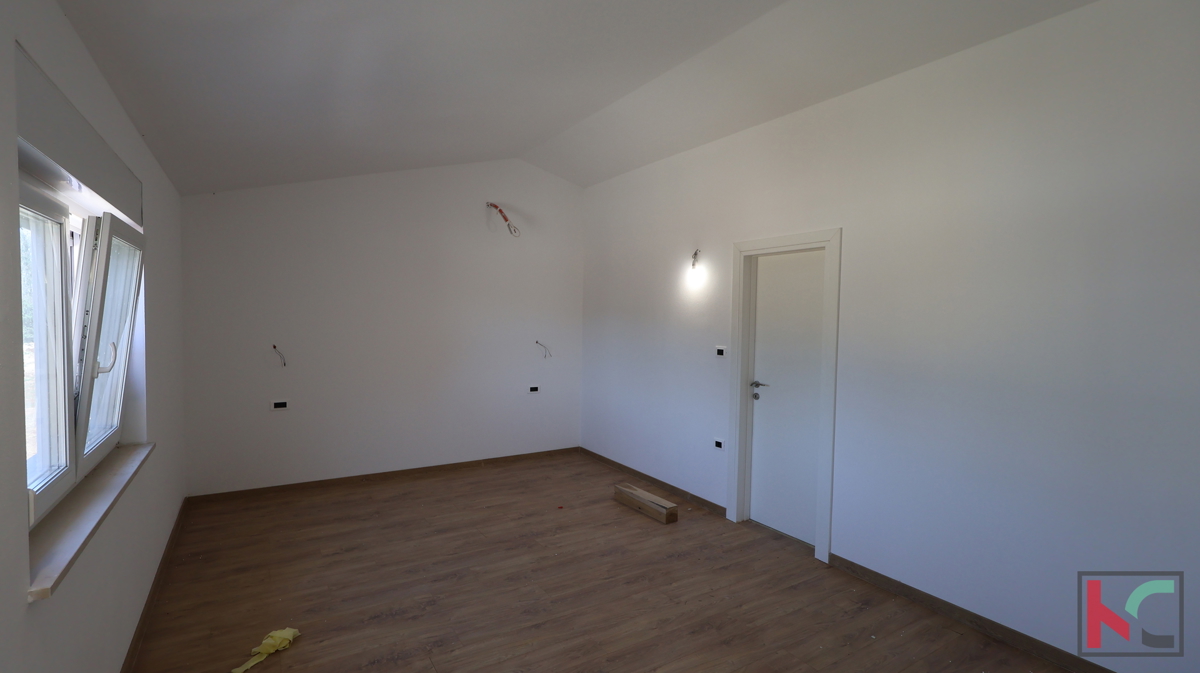 Istria, Svetvinčenat, casa 237m2 in un nuovo edificio con piscina in una posizione tranquilla