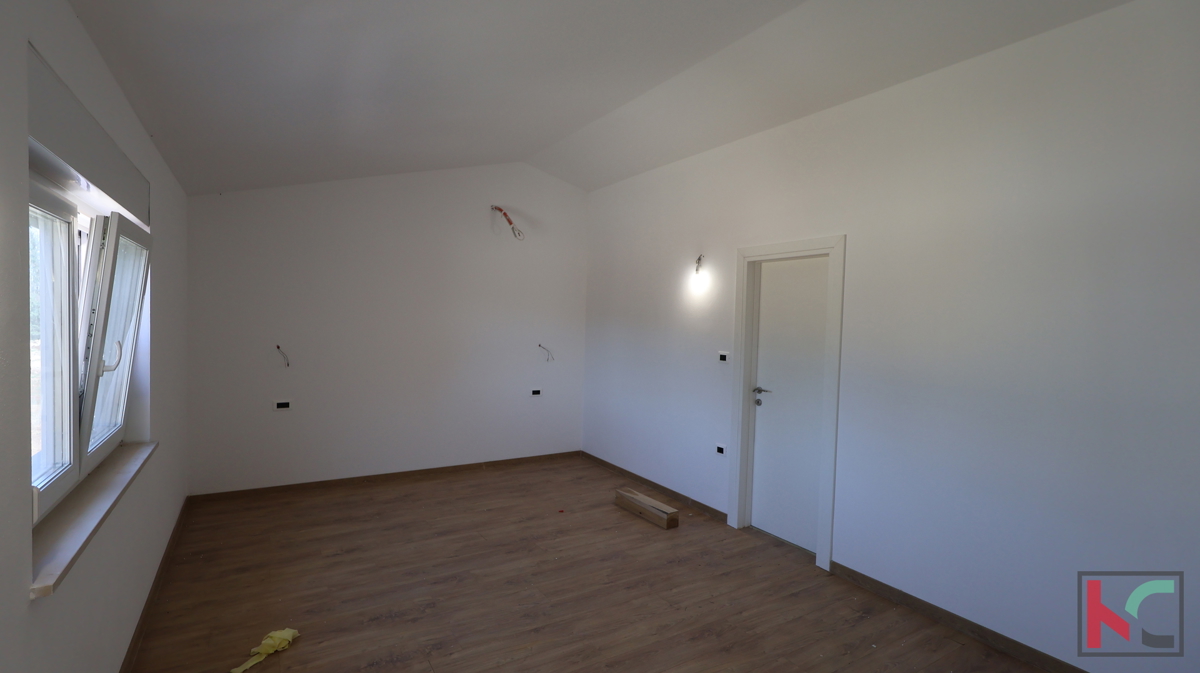Istria, Svetvinčenat, casa 237m2 in un nuovo edificio con piscina in una posizione tranquilla