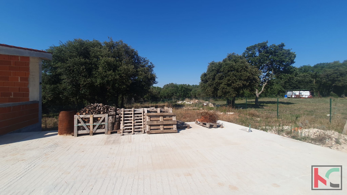 Pola, Šijana, terreno agricolo 2200m2 con progetto edificabile e piscina #vendita