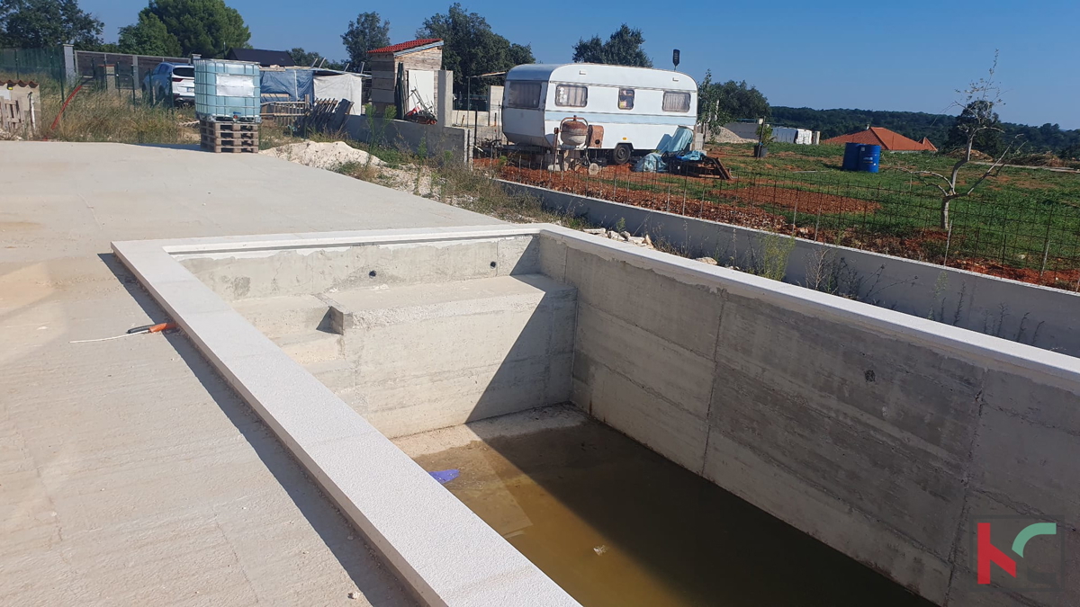 Pola, Šijana, terreno agricolo 2200m2 con progetto edificabile e piscina #vendita