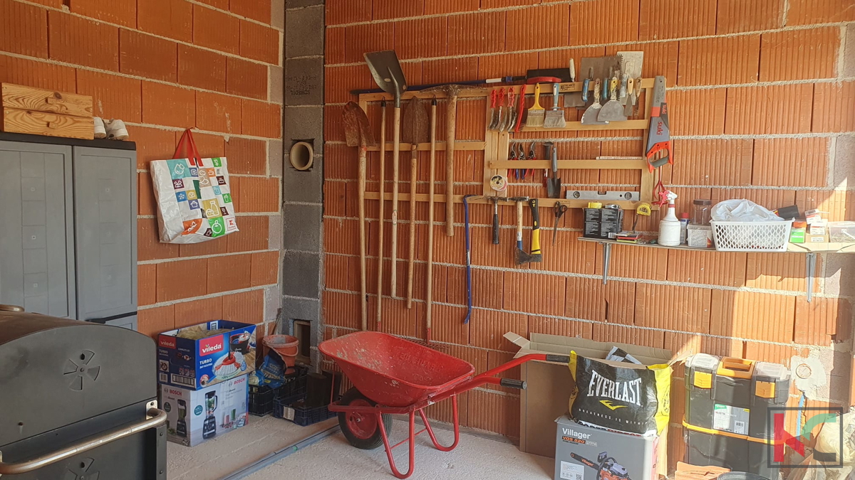 Pola, Šijana, terreno agricolo 2200m2 con progetto edificabile e piscina #vendita