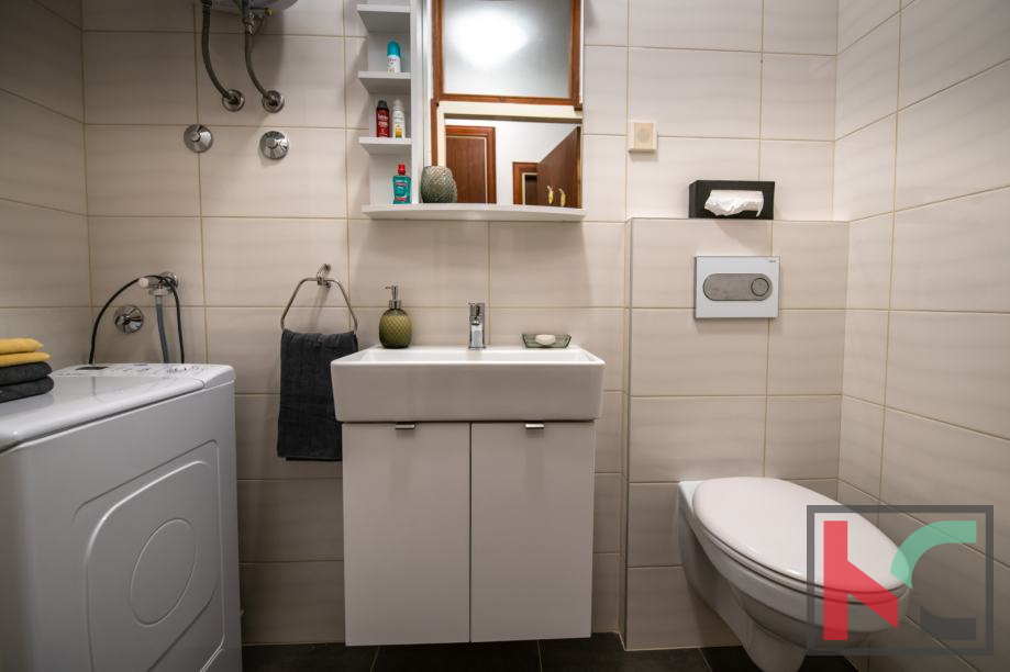 Medulin, Vinkuran, casa con due appartamenti di 210m2 di superficie abitabile, a 300m dal mare #vendita