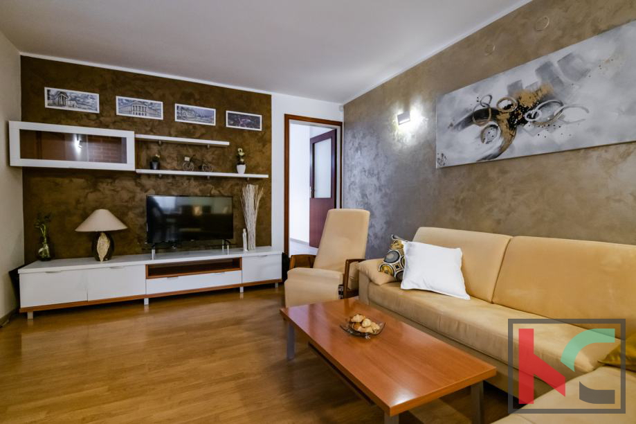 Medulin, Vinkuran, casa con due appartamenti di 210m2 di superficie abitabile, a 300m dal mare #vendita