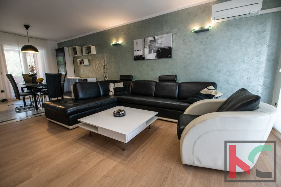 Medulin, Vinkuran, casa con due appartamenti di 210m2 di superficie abitabile, a 300m dal mare #vendita