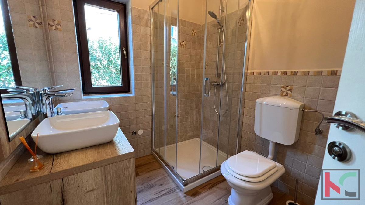 Istria, Parenzo, casa vacanze indipendente con piscina, #vendita