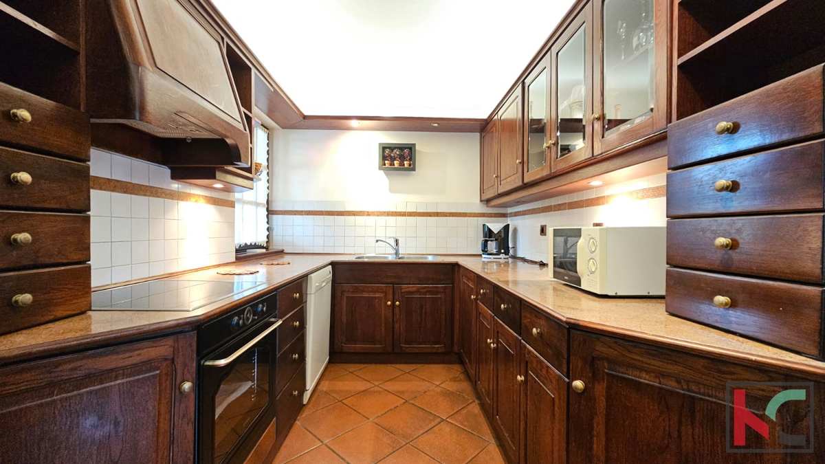 Istria, Parenzo, casa vacanze con piscina riscaldata e giardino paesaggistico, #vendita