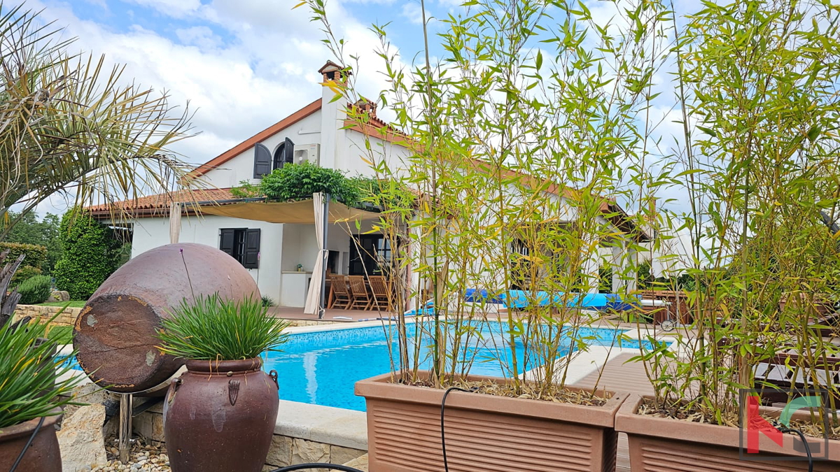 Istria, Parenzo, casa vacanze con piscina riscaldata e giardino paesaggistico, #vendita