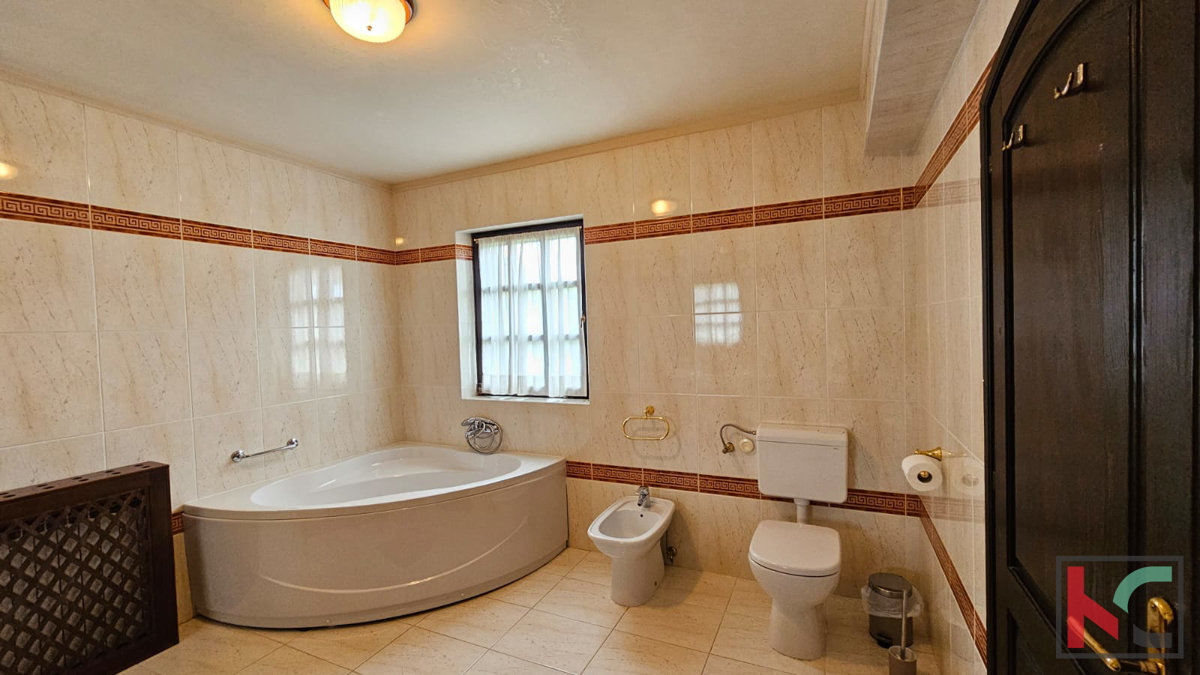 Istria, Parenzo, casa vacanze con piscina riscaldata e giardino paesaggistico, #vendita