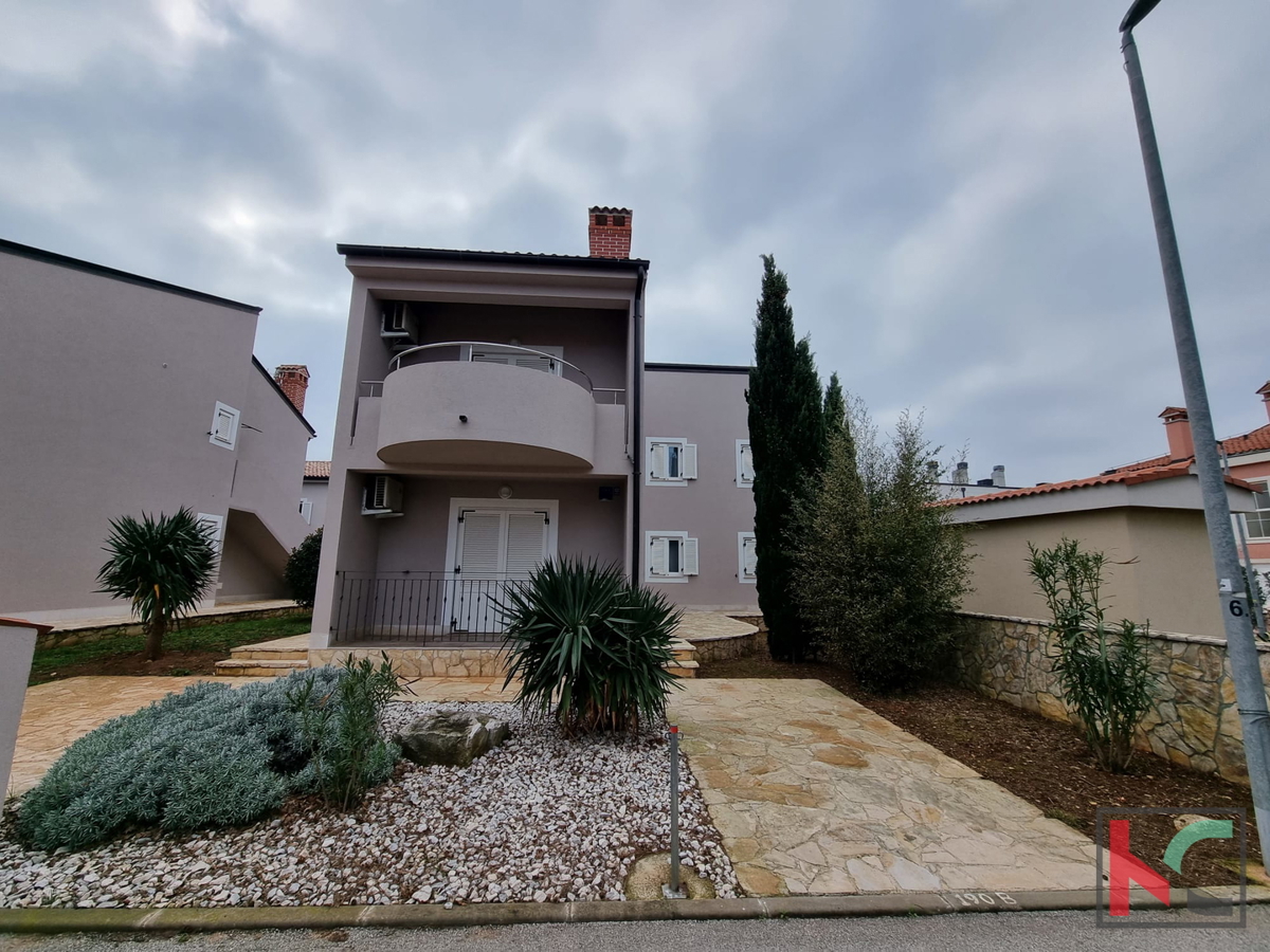 Istria, Medolino, casa vacanza con due appartamenti, 200 metri dalla spiaggia, #vendita