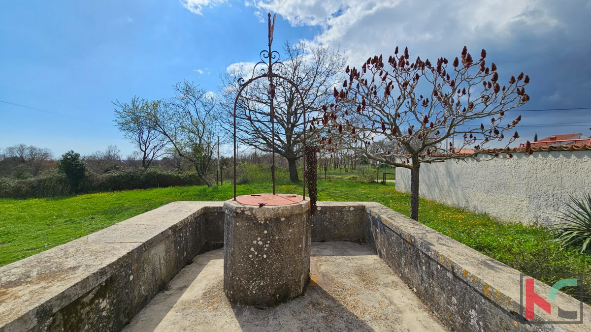 Istria, Barbana, vecchia casa in pietra d&apos;Istria con fienile su ampio giardino, #vendita