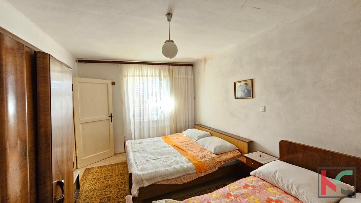 Istria, Barbana, vecchia casa in pietra d'Istria con fienile su ampio giardino, #vendita