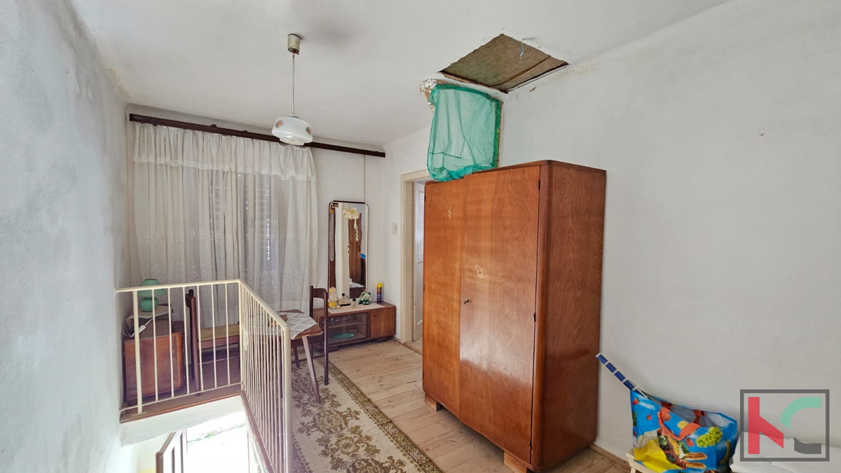 Istria, Barbana, vecchia casa in pietra d'Istria con fienile su ampio giardino, #vendita