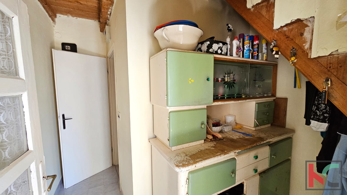 Istria, Barbana, vecchia casa in pietra d'Istria con fienile su ampio giardino, #vendita