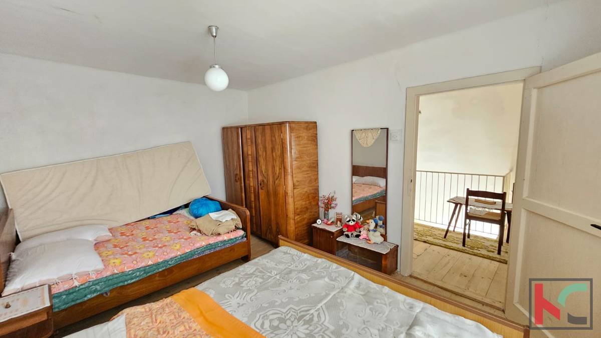 Istria, Barbana, vecchia casa in pietra d'Istria con fienile su ampio giardino, #vendita