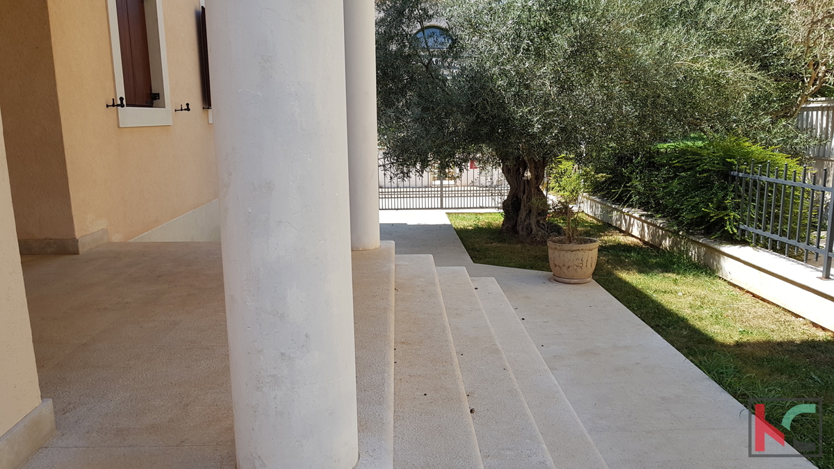 Istria, bella villa con piscina a Banjole-Volme su 884m2 di giardino