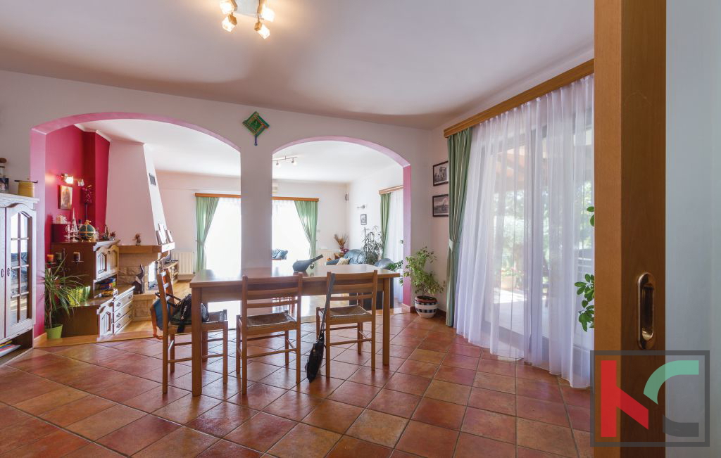 Istria, bella villa con piscina a Banjole-Volme su 884m2 di giardino
