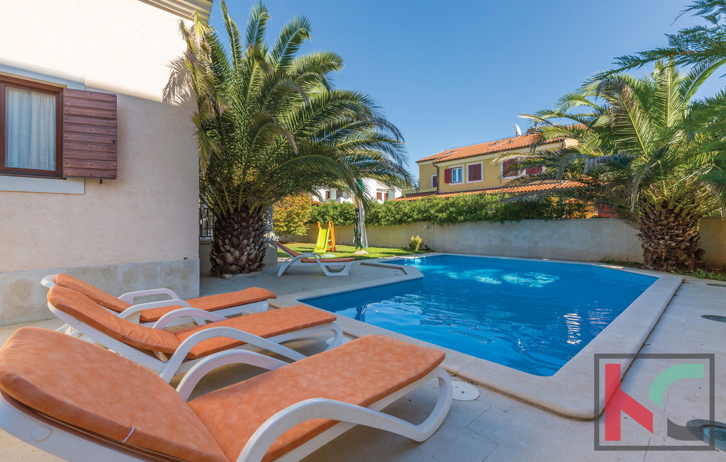 Istria, bella villa con piscina a Banjole-Volme su 884m2 di giardino