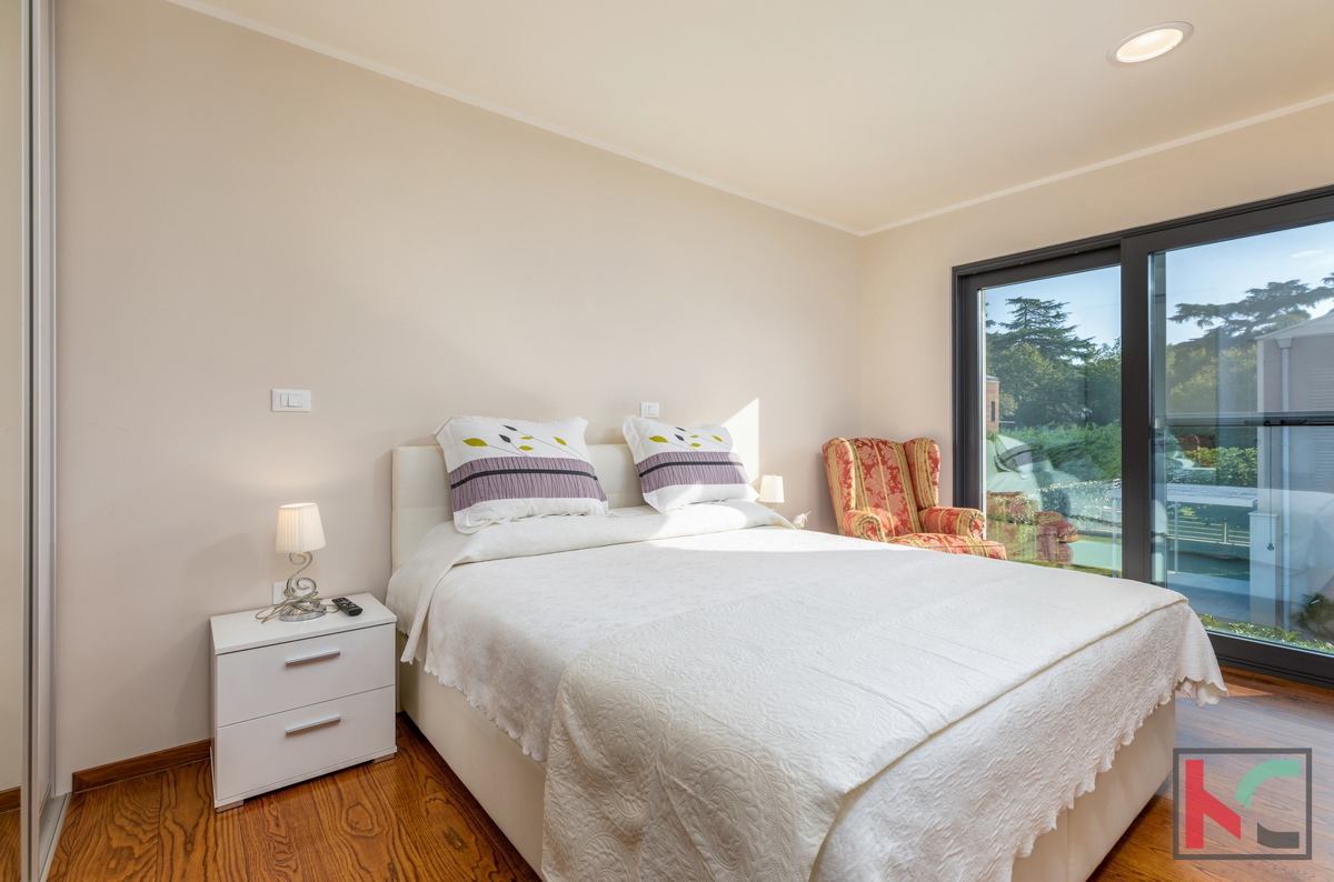 Istria, Fasana, villa di lusso con piscina e giardino paesaggistico 642 m2, a 100 m dal mare, ascensore