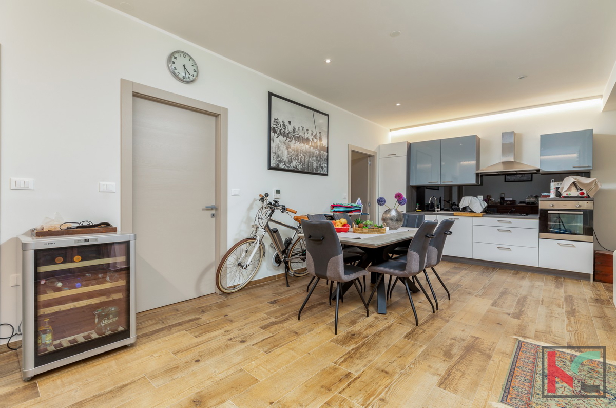 Istria, Fasana, villa di lusso con piscina e giardino paesaggistico 642 m2, a 100 m dal mare, ascensore