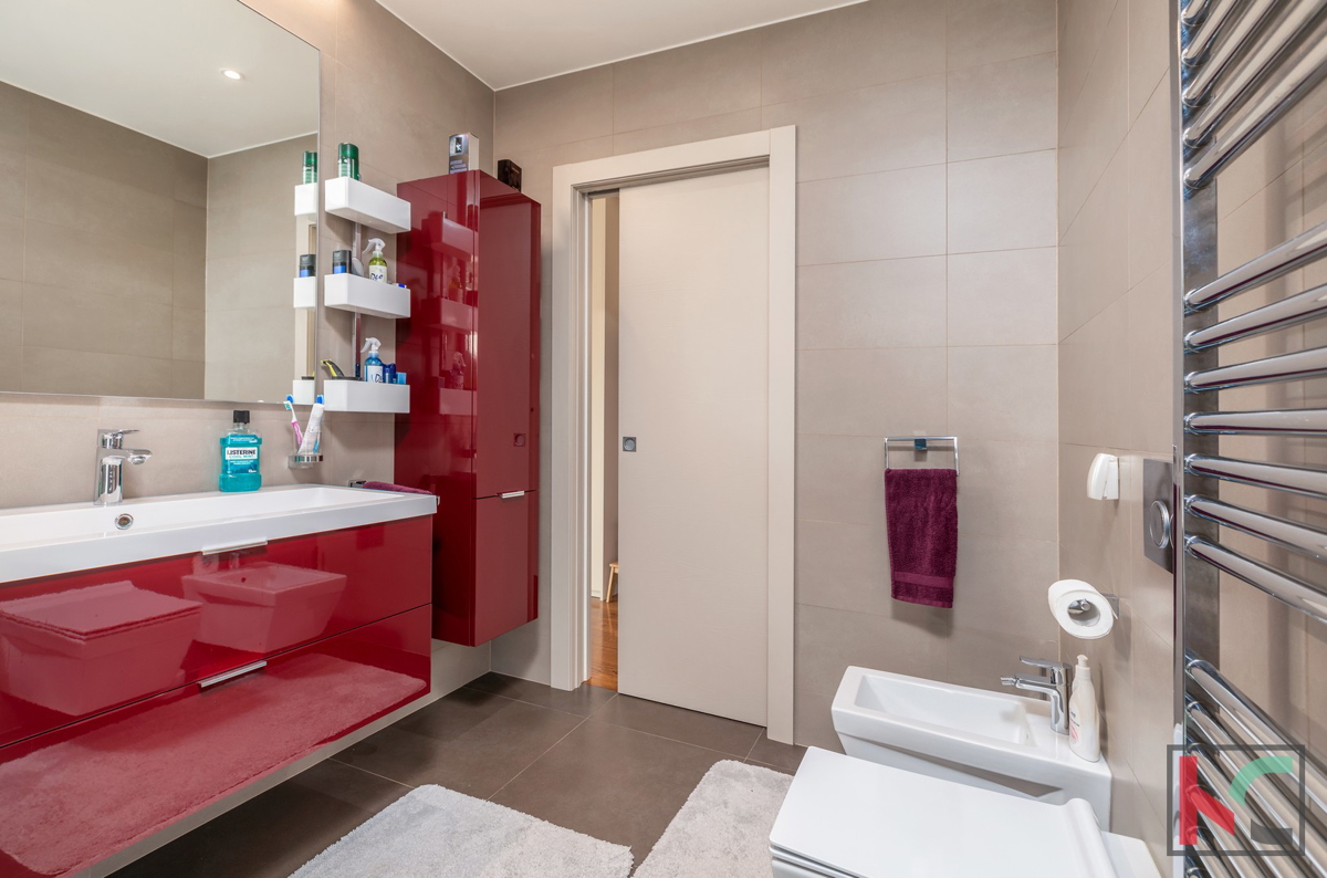 Istria, Fasana, villa di lusso con piscina e giardino paesaggistico 642 m2, a 100 m dal mare, ascensore