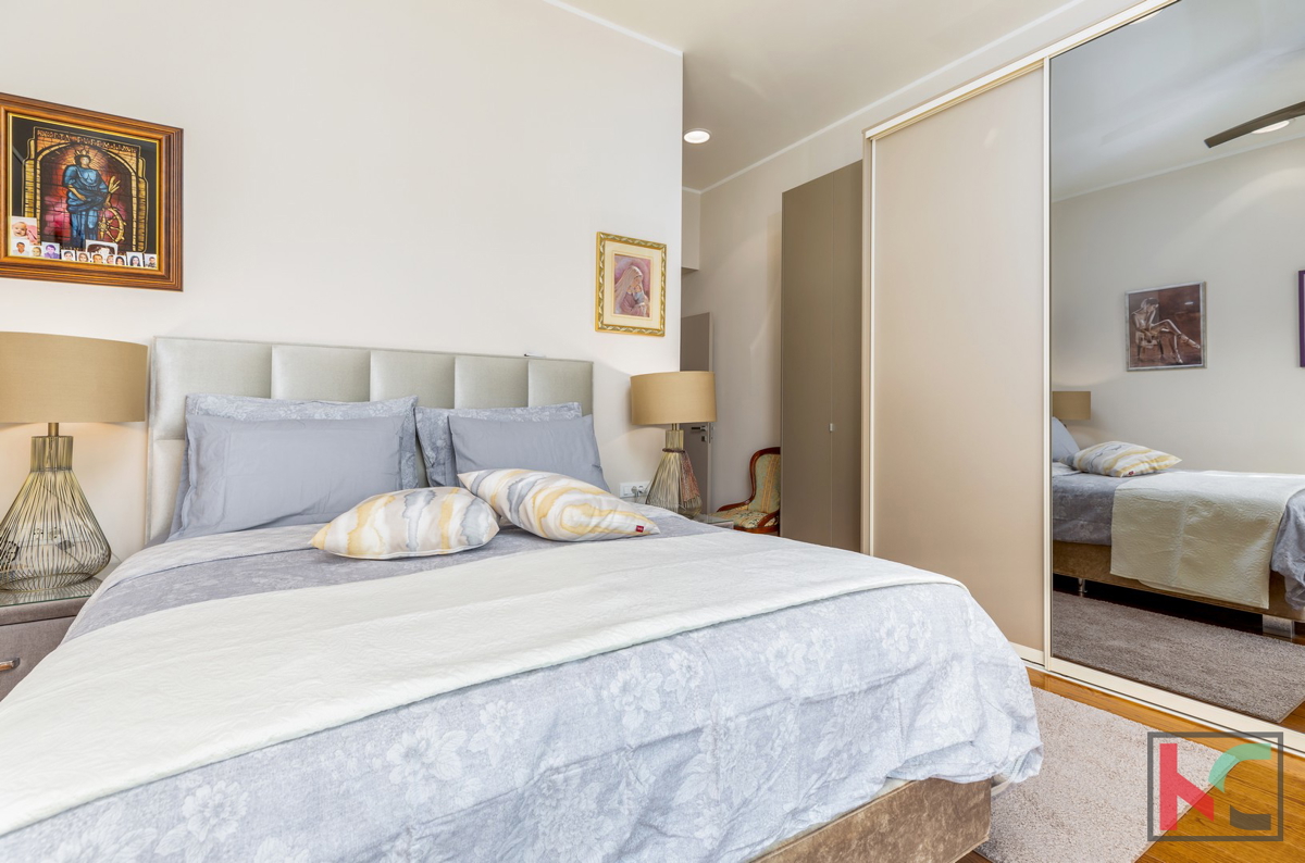 Istria, Fasana, villa di lusso con piscina e giardino paesaggistico 642 m2, a 100 m dal mare, ascensore