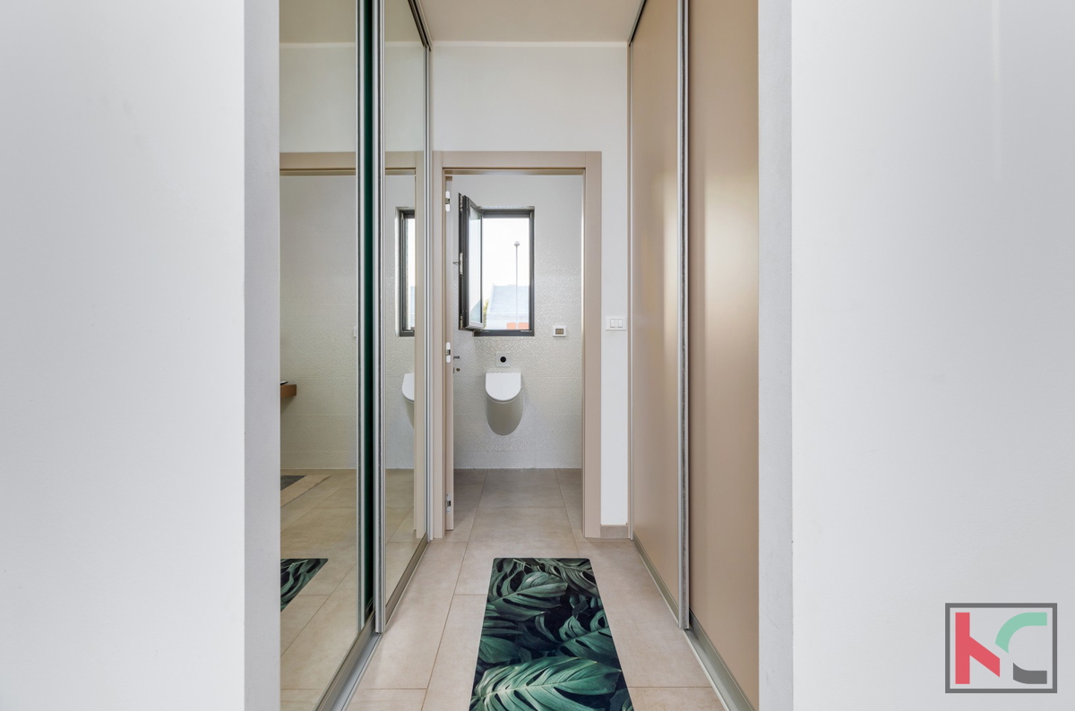 Istria, Fasana, villa di lusso con piscina e giardino paesaggistico 642 m2, a 100 m dal mare, ascensore