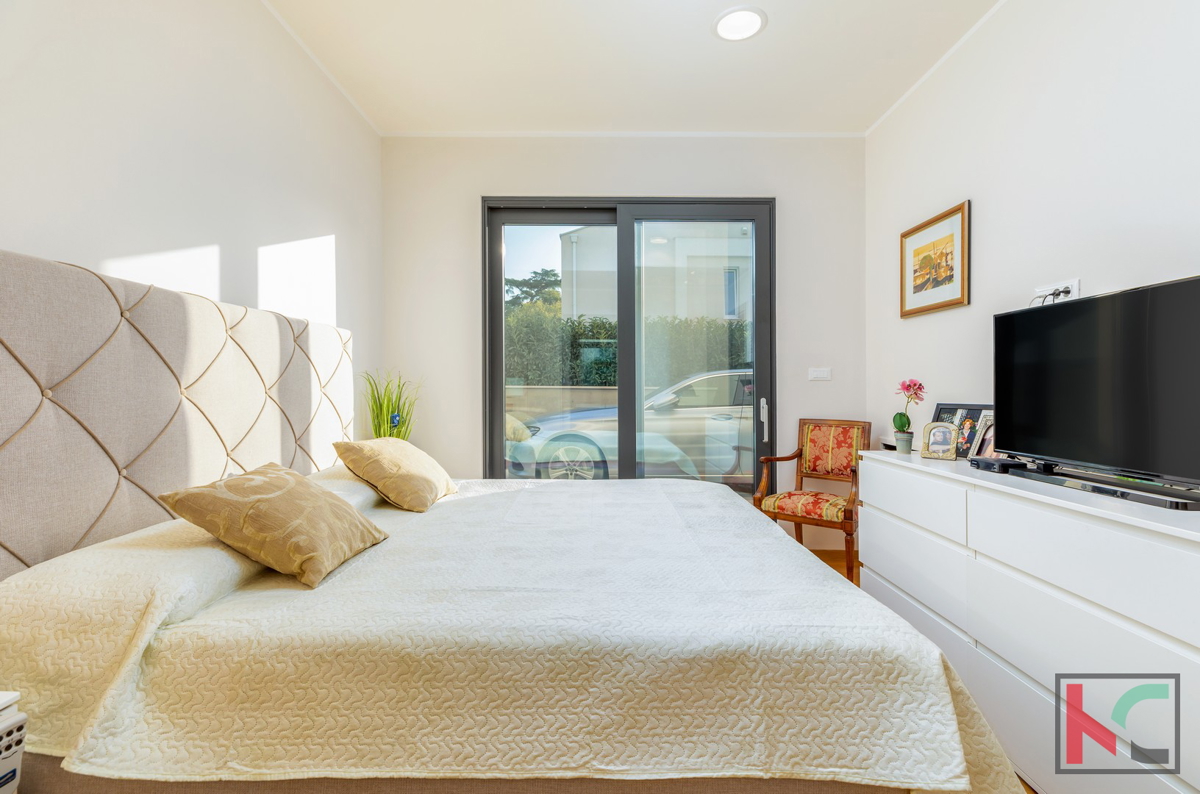 Istria, Fasana, villa di lusso con piscina e giardino paesaggistico 642 m2, a 100 m dal mare, ascensore