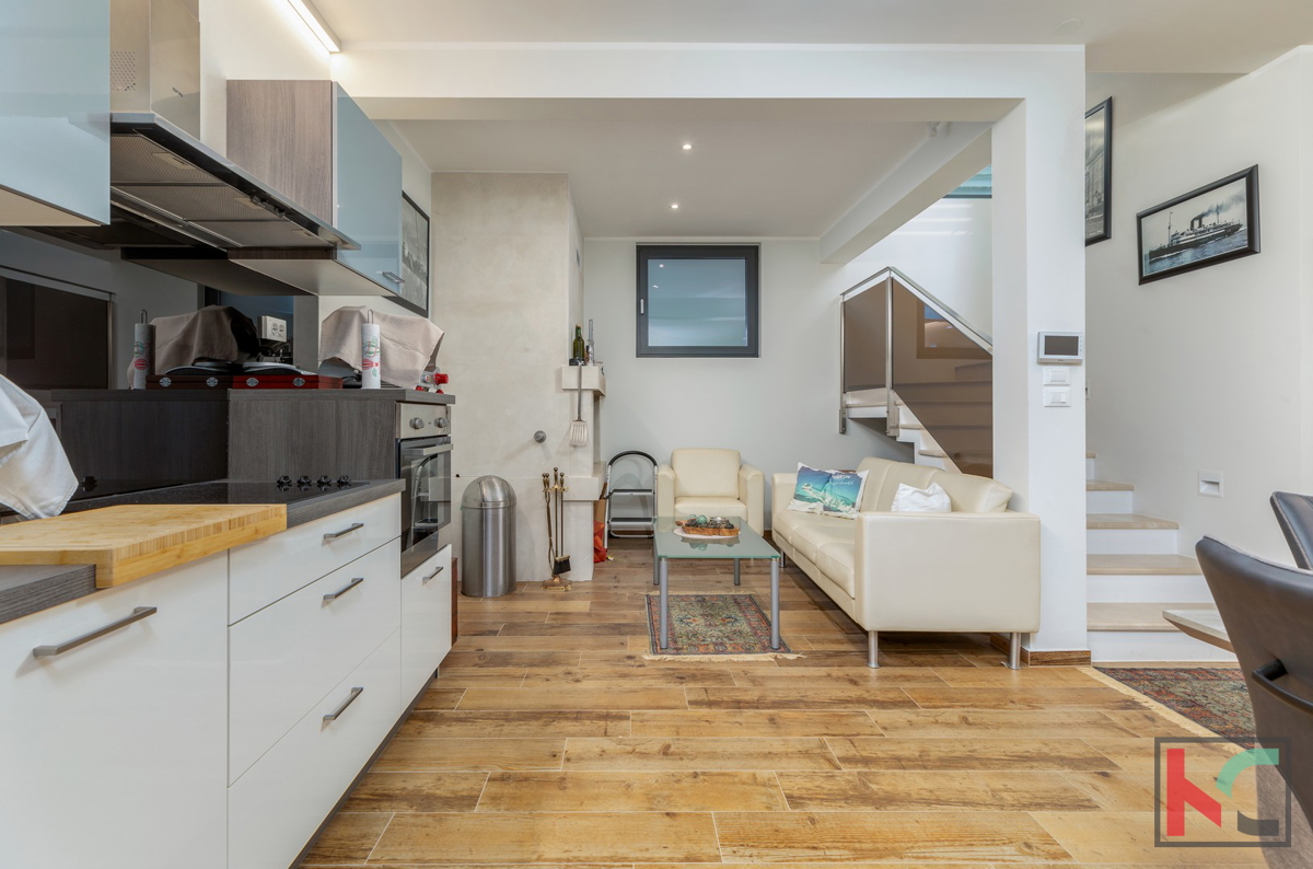 Istria, Fasana, villa di lusso con piscina e giardino paesaggistico 642 m2, a 100 m dal mare, ascensore